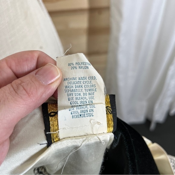 Vintage Black velvet zip up mum - Picture 13 of 13